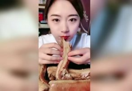 娱乐吃瓜酱女生见网友,吃瓜酱女生勇敢见网友，娱乐圈幕后故事大揭秘